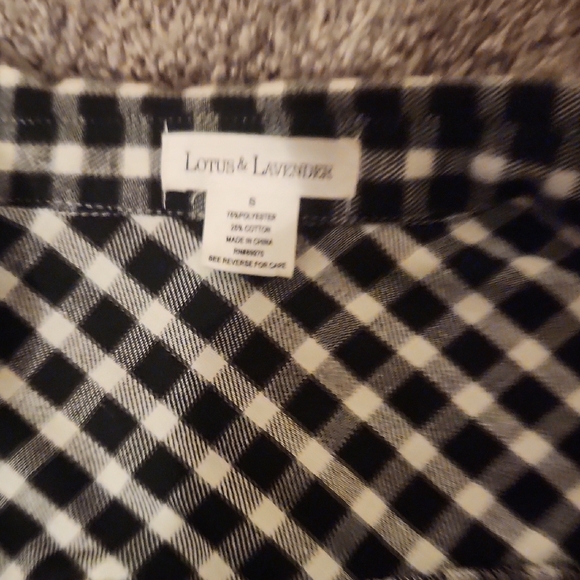Black and White Plaid Button-Up Shirt - Picture 3 of 3
